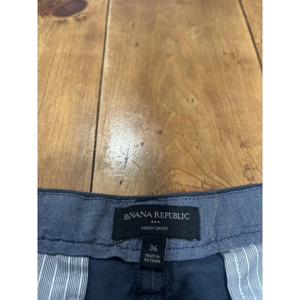 Banana Republic Aiden Chino Shorts Men's Size 36 Navy Blue Flat Front Cotton
